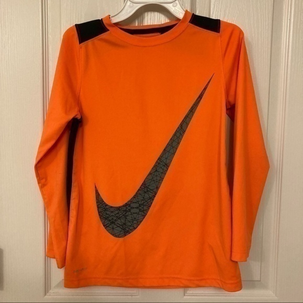 Big boys Nike DriFit long sleeve t-shirt size M